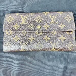 LOUIS VUITTON INTERNATIONAL LONG WALLET